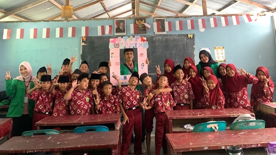 Edukasi Karakter dan Bahaya Bullying di Tanjung Putus, Mahasiswa Psikologi Islam Pimpin Psikoedukasi Siswa Madrasah