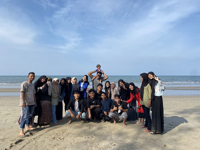 Perkuat Kekompakan, Himpunan Mahasiswa Prodi Psikologi Islam Gelar Family Gathering di Pantai